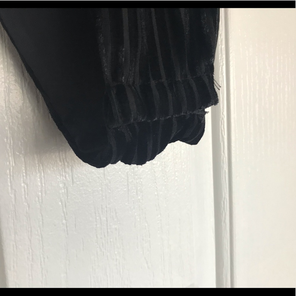 MINKPINK off the shoulder black velvet bodysuit XS - Picture 5 of 8